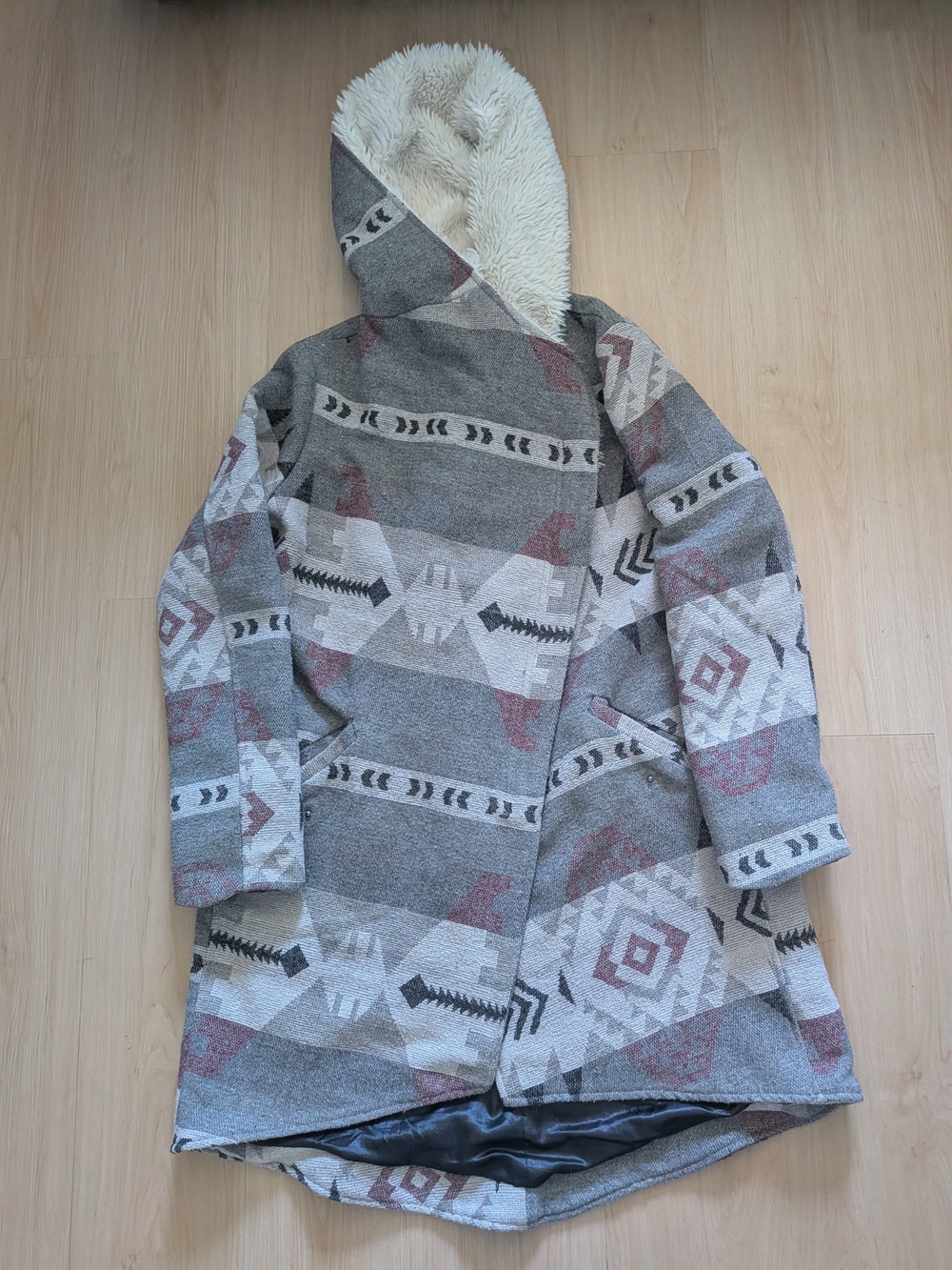 Me Jane Aztec Print Asymmetrical Blanket Coat Sherpa Hood Women’s Size Large